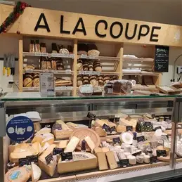 406-biocoop-caluire-montee-des-soldats-magasin-bio-pain-fromage-coupe.webp